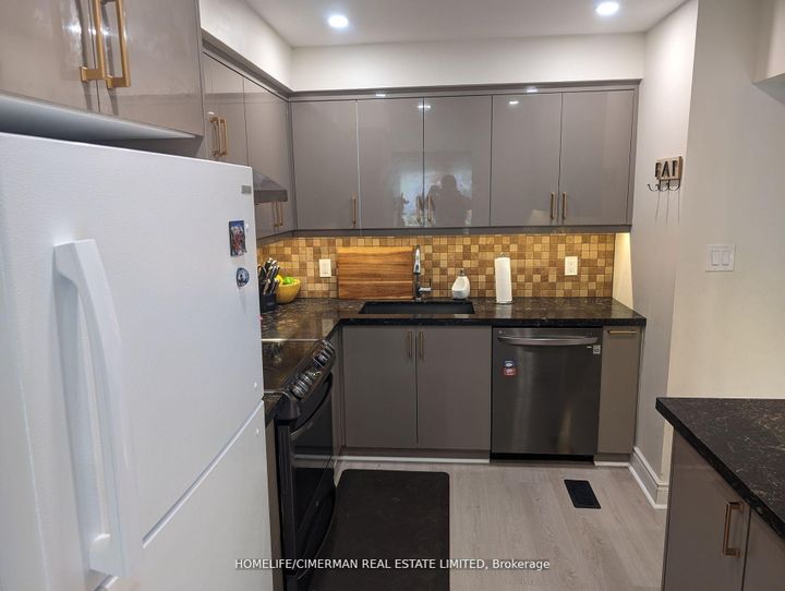 Photo 5 at 46 - 46 Foster Crescent, Brampton North, Brampton