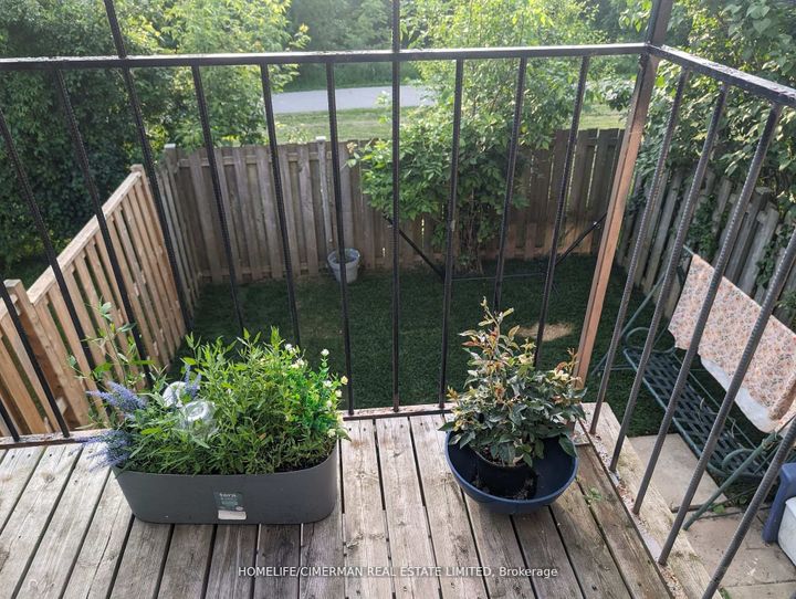 Photo 7 at 46 - 46 Foster Crescent, Brampton North, Brampton