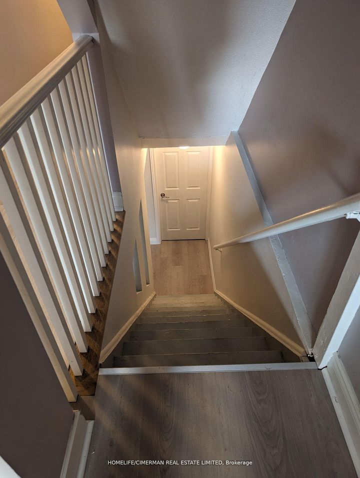 Photo 8 at 46 - 46 Foster Crescent, Brampton North, Brampton