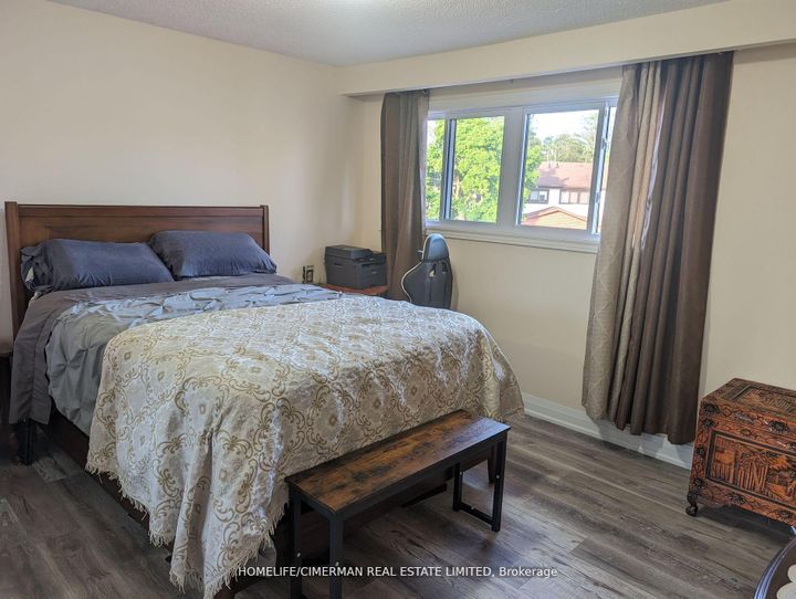 Photo 9 at 46 - 46 Foster Crescent, Brampton North, Brampton