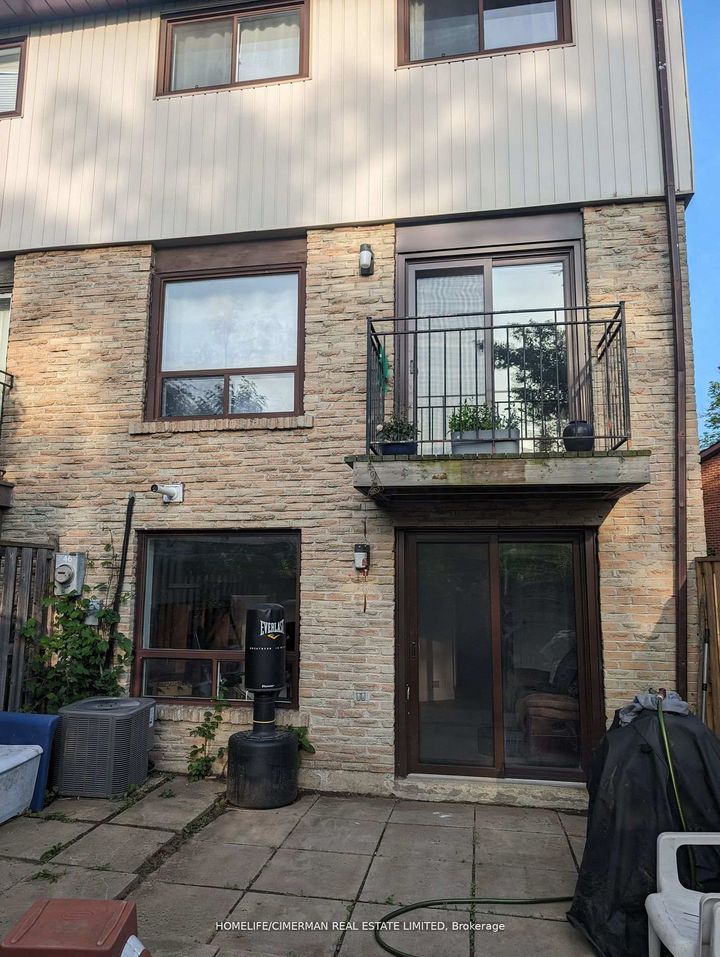 Photo 21 at 46 - 46 Foster Crescent, Brampton North, Brampton