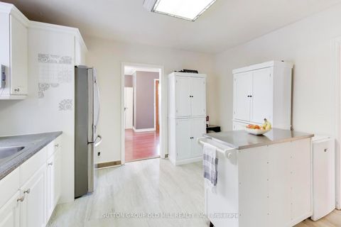 Photo 8 at 33 Mystic Avenue, Oakridge, Toronto