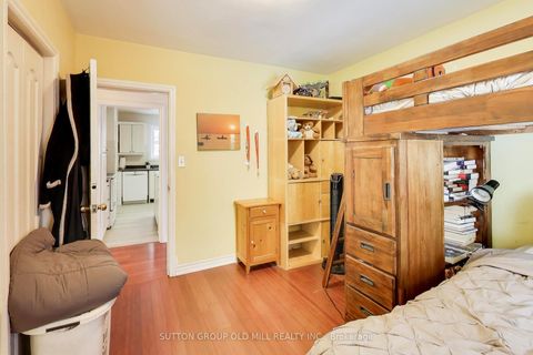 Photo 13 at 33 Mystic Avenue, Oakridge, Toronto