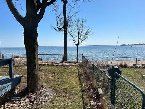 Photo 1 at 907 Adams Road, Alcona, Innisfil