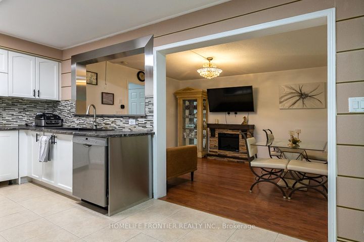 Photo 4 at 65 West Park Avenue, Bradford, Bradford West Gwillimbury