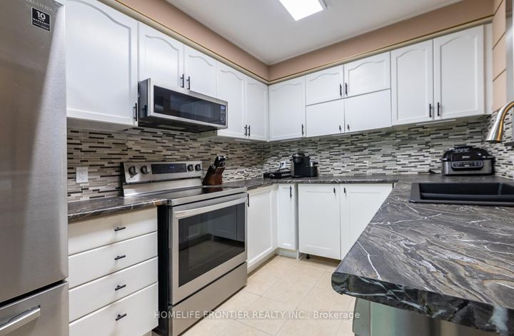 Photo 6 at 65 West Park Avenue, Bradford, Bradford West Gwillimbury