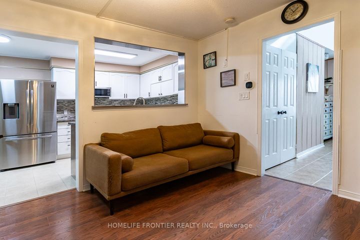 Photo 9 at 65 West Park Avenue, Bradford, Bradford West Gwillimbury