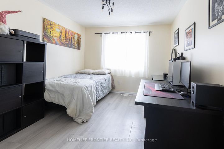 Photo 15 at 65 West Park Avenue, Bradford, Bradford West Gwillimbury