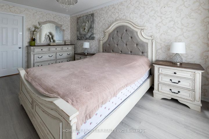 Photo 17 at 65 West Park Avenue, Bradford, Bradford West Gwillimbury