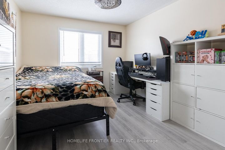 Photo 20 at 65 West Park Avenue, Bradford, Bradford West Gwillimbury