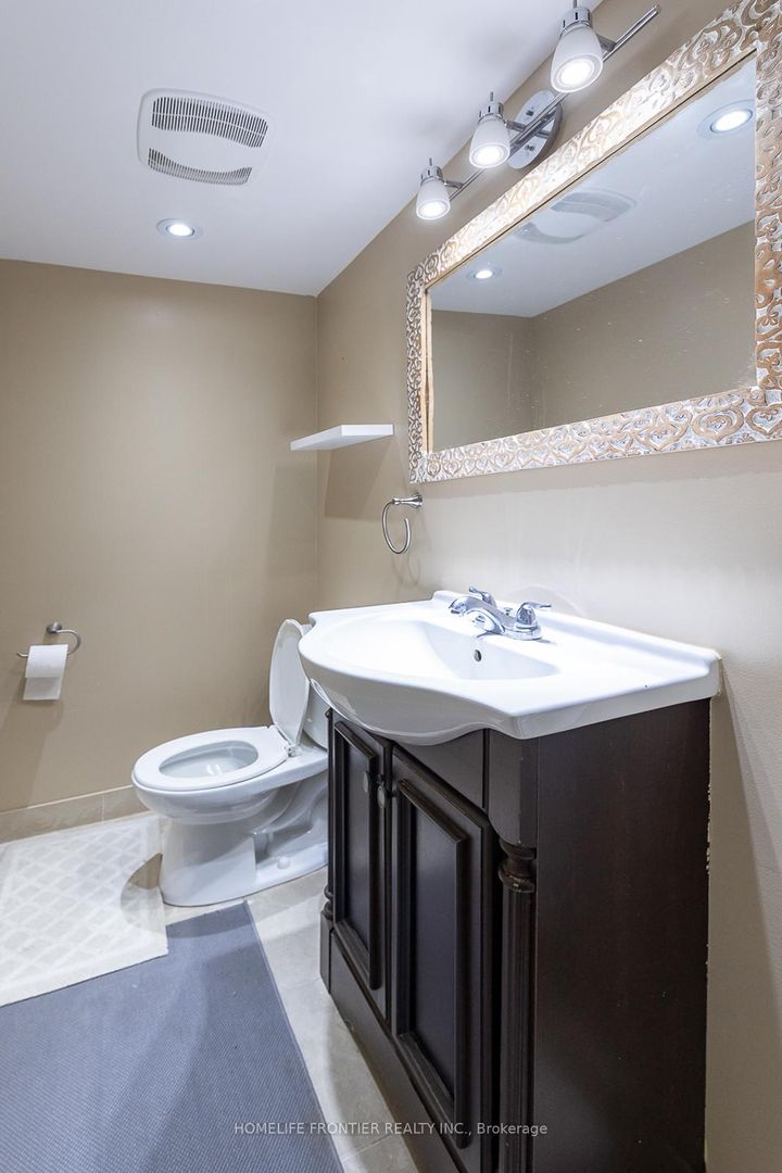 Photo 29 at 65 West Park Avenue, Bradford, Bradford West Gwillimbury