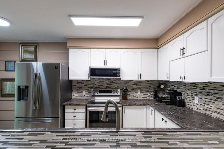 Photo 30 at 65 West Park Avenue, Bradford, Bradford West Gwillimbury