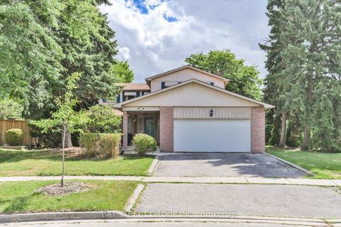 Photo 0 at 33 Kilchurn Castle Drive, Sullivan, Toronto