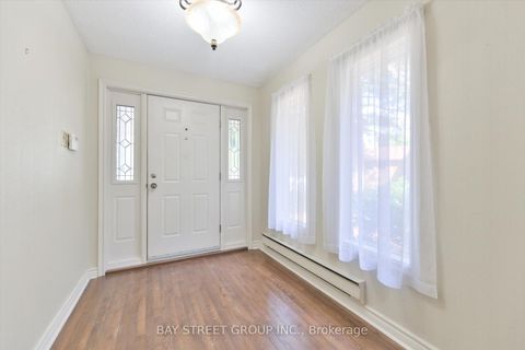 Photo 3 at 33 Kilchurn Castle Drive, Sullivan, Toronto