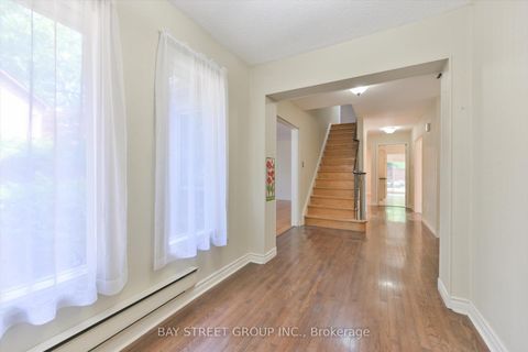 Photo 4 at 33 Kilchurn Castle Drive, Sullivan, Toronto