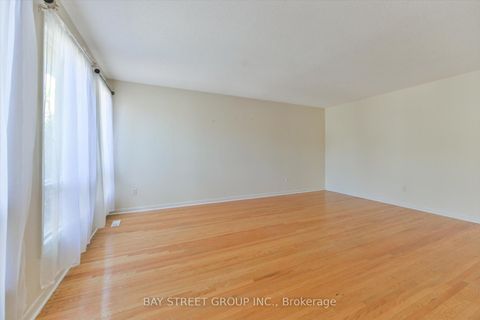 Photo 6 at 33 Kilchurn Castle Drive, Sullivan, Toronto