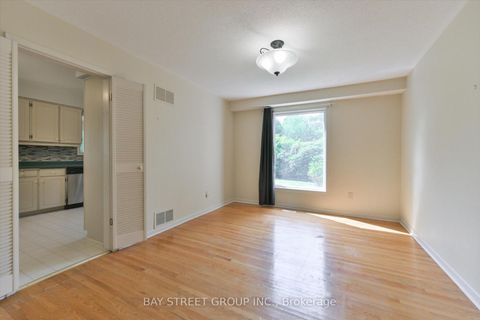 Photo 8 at 33 Kilchurn Castle Drive, Sullivan, Toronto