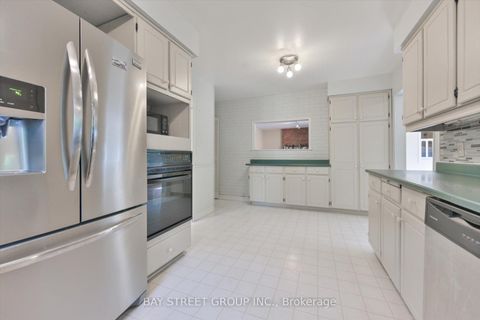 Photo 12 at 33 Kilchurn Castle Drive, Sullivan, Toronto