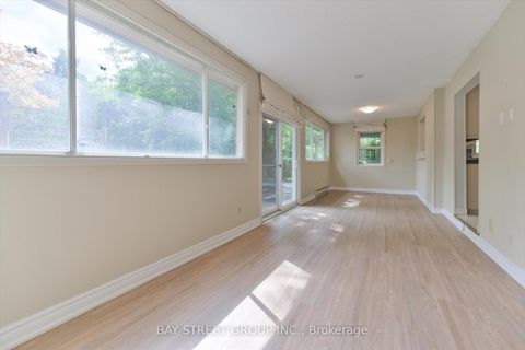 Photo 14 at 33 Kilchurn Castle Drive, Sullivan, Toronto