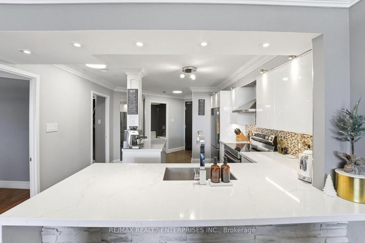 Photo 10 at 208 - 1500 Grazia Court, Rathwood, Mississauga