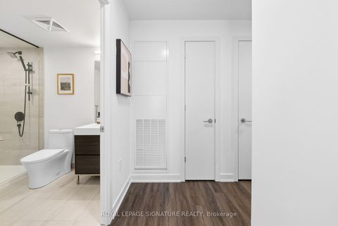 Photo 12 at 816 - 9 Tecumseth Street, Niagara, Toronto