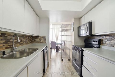 Photo 14 at 1707 - 1 Rowntree Road, Jamestown, Toronto