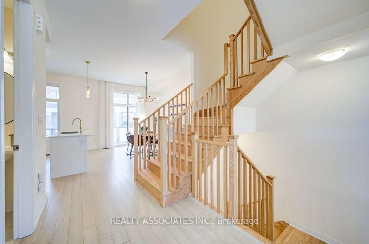 Photo 3 at 20 Kahshe Lane, Rural Richmond Hill, Richmond Hill