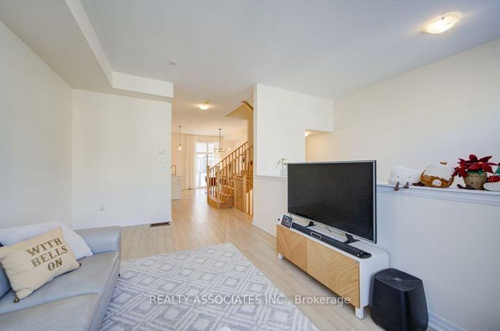 Photo 4 at 20 Kahshe Lane, Rural Richmond Hill, Richmond Hill