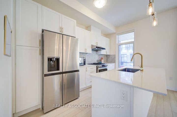 Photo 8 at 20 Kahshe Lane, Rural Richmond Hill, Richmond Hill