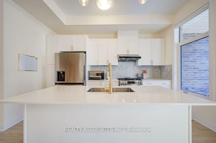 Photo 9 at 20 Kahshe Lane, Rural Richmond Hill, Richmond Hill