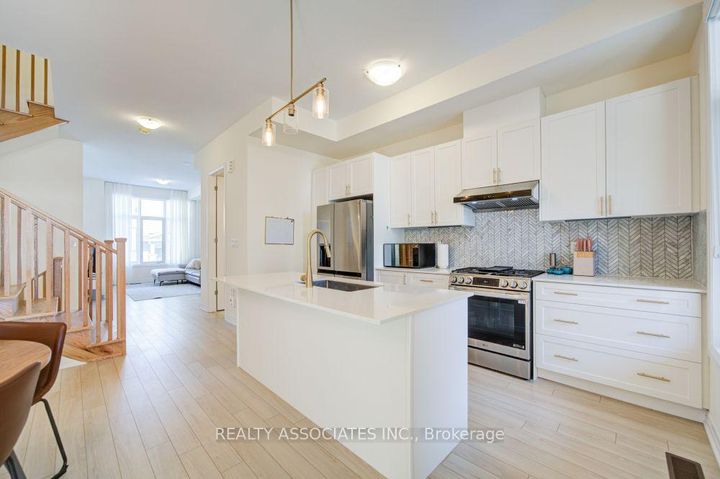 Photo 11 at 20 Kahshe Lane, Rural Richmond Hill, Richmond Hill