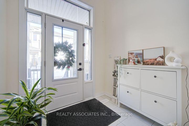 Photo 24 at 20 Kahshe Lane, Rural Richmond Hill, Richmond Hill