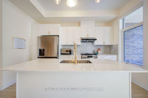 Photo 9 at 20 Kahshe Lane, Rural Richmond Hill, Richmond Hill