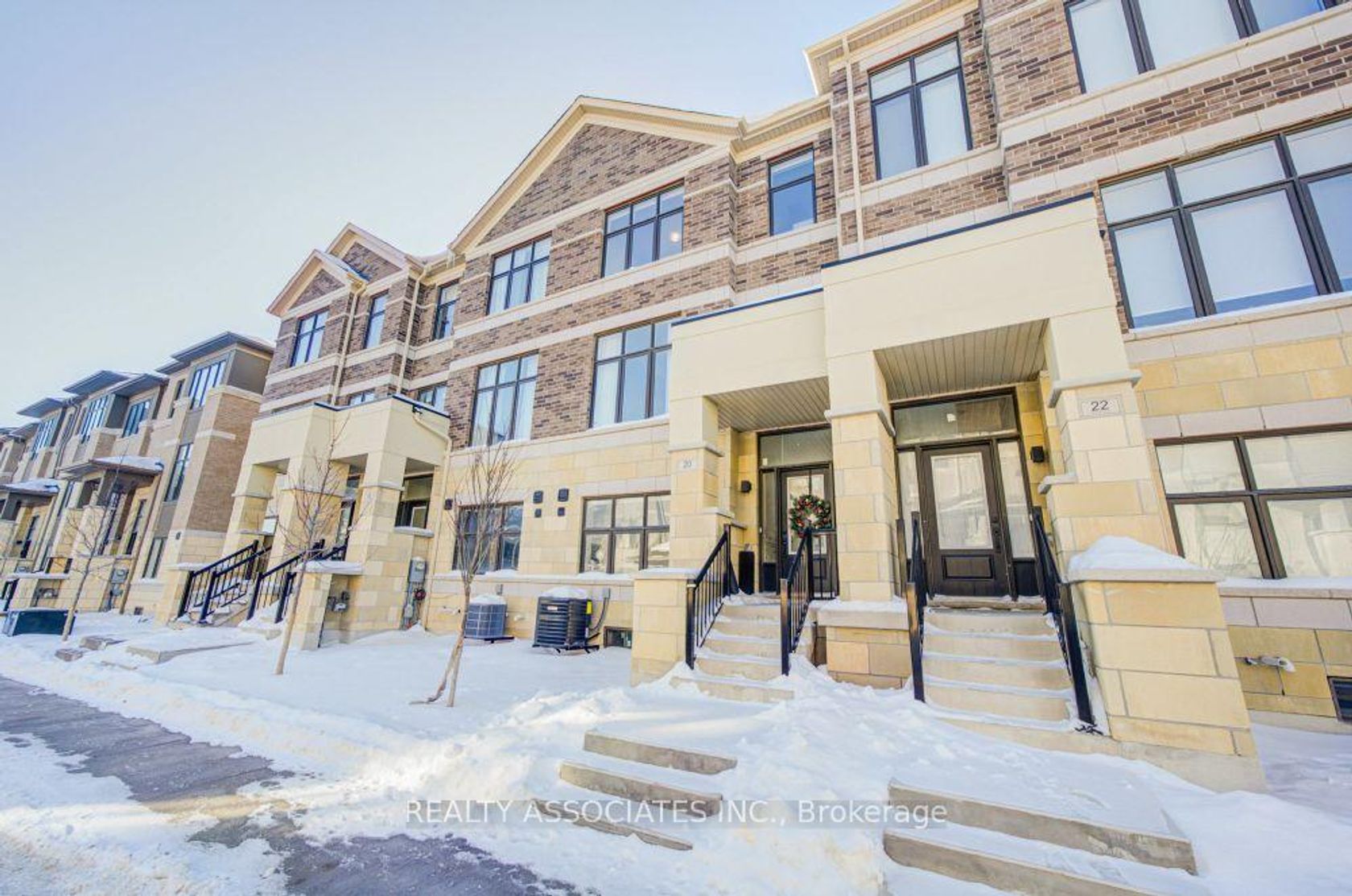 20 Kahshe Lane, Rural Richmond Hill, Richmond Hill photo number 2