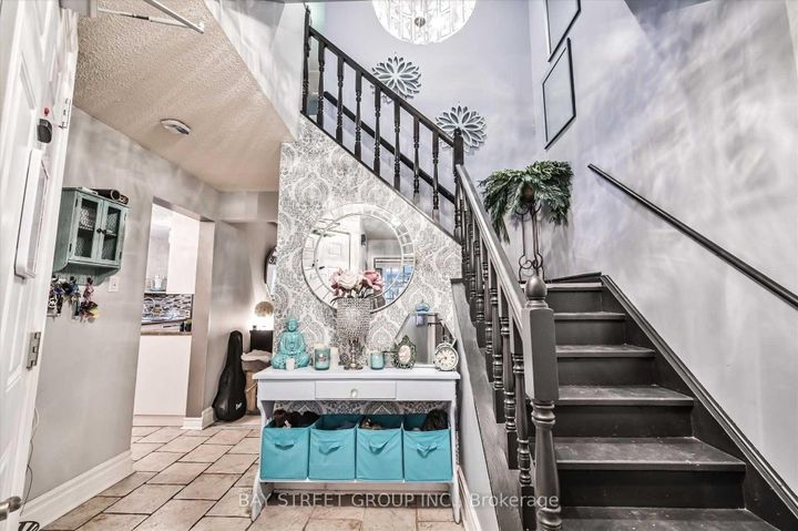 Photo 1 at 39 Barrington Crescent, Heart Lake East, Brampton