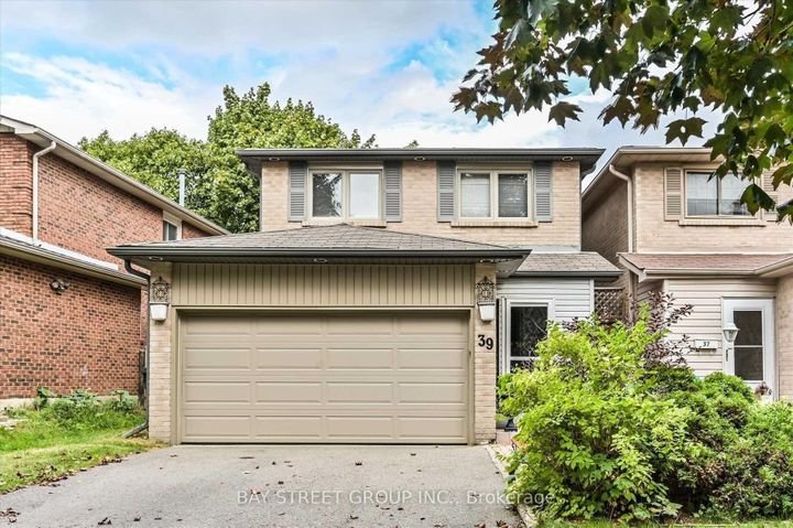 Photo 5 at 39 Barrington Crescent, Heart Lake East, Brampton