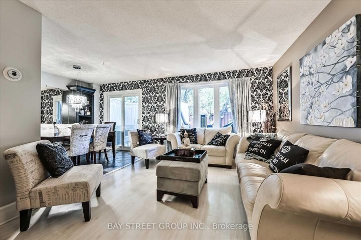 Photo 6 at 39 Barrington Crescent, Heart Lake East, Brampton