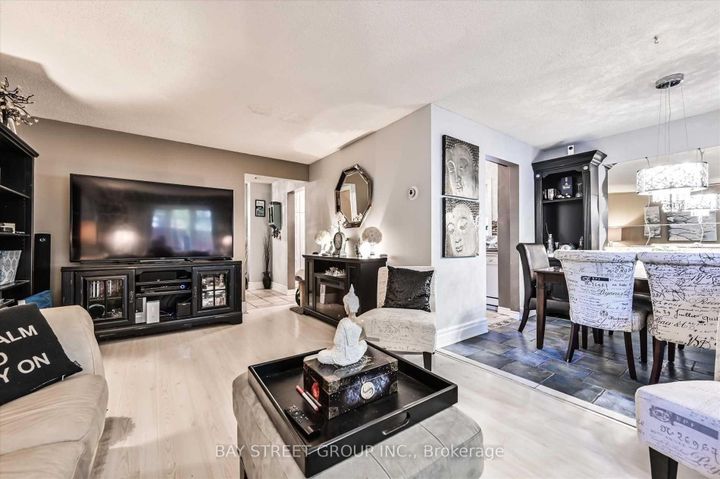 Photo 7 at 39 Barrington Crescent, Heart Lake East, Brampton