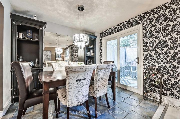 Photo 8 at 39 Barrington Crescent, Heart Lake East, Brampton