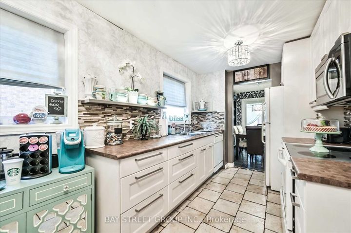 Photo 9 at 39 Barrington Crescent, Heart Lake East, Brampton