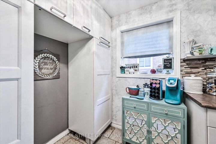 Photo 10 at 39 Barrington Crescent, Heart Lake East, Brampton