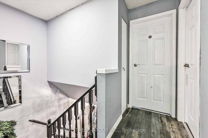 Photo 12 at 39 Barrington Crescent, Heart Lake East, Brampton