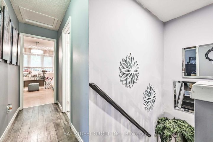 Photo 13 at 39 Barrington Crescent, Heart Lake East, Brampton