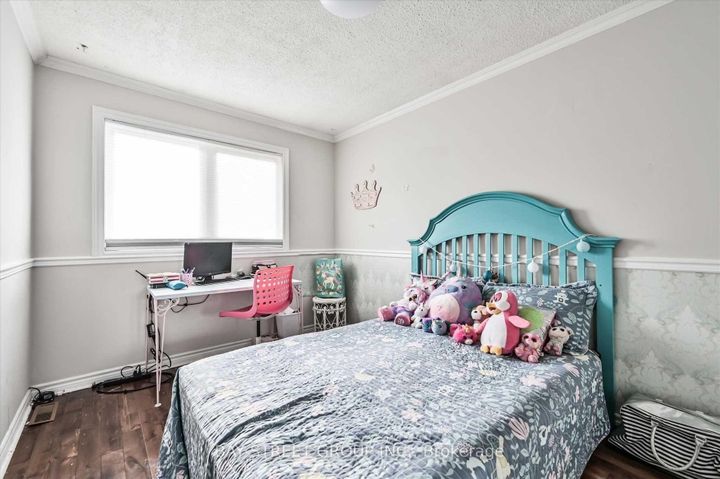 Photo 16 at 39 Barrington Crescent, Heart Lake East, Brampton