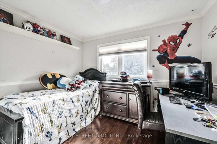 Photo 17 at 39 Barrington Crescent, Heart Lake East, Brampton