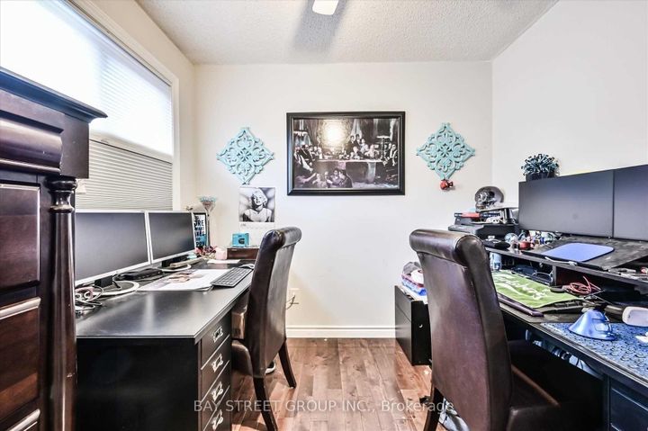 Photo 18 at 39 Barrington Crescent, Heart Lake East, Brampton