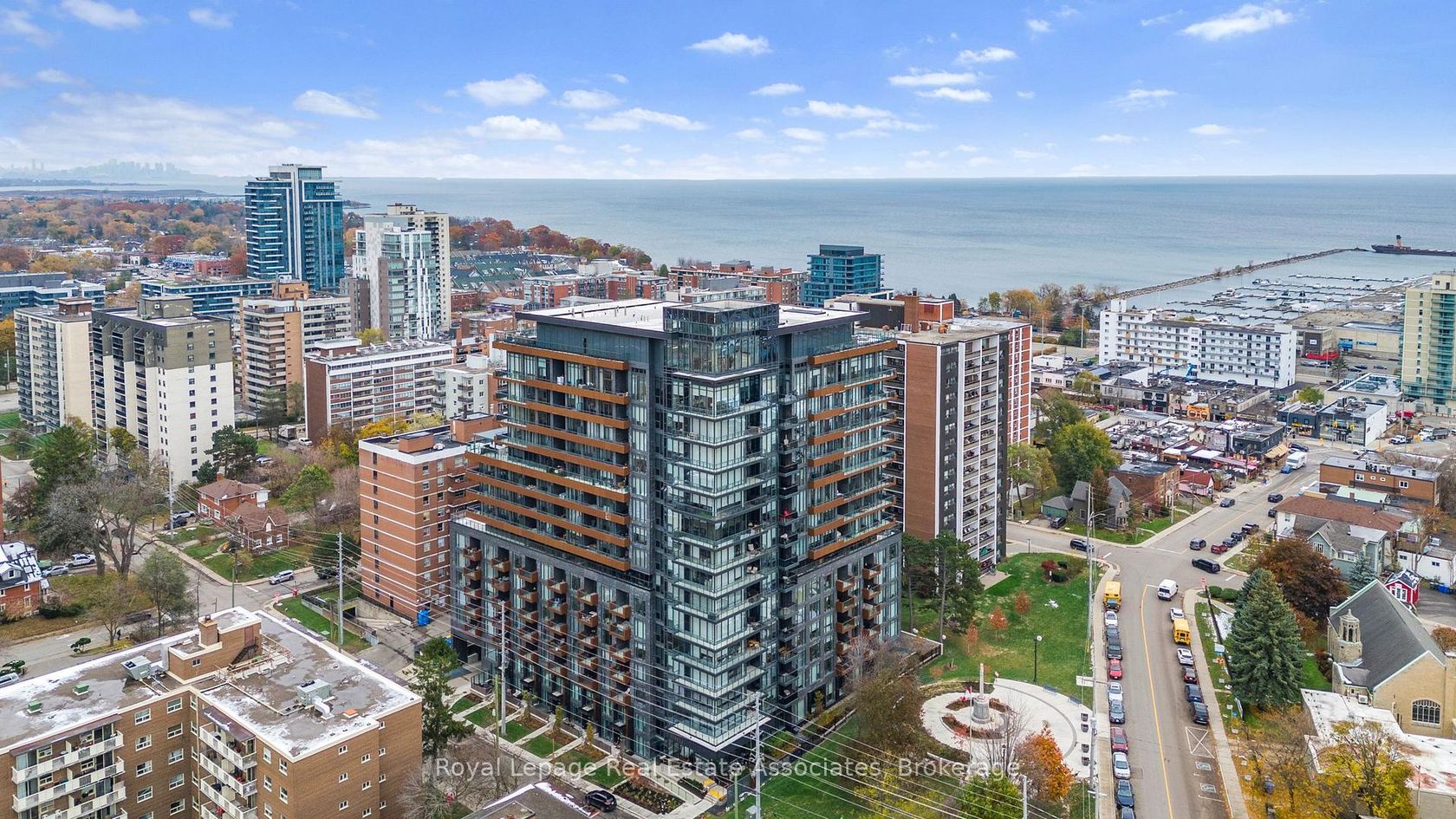805 - 21 Park Street E, Port Credit, Mississauga by Loree Meneguzzi Real Estate 805 - 21 Park Street E, Port Credit, Mississauga
