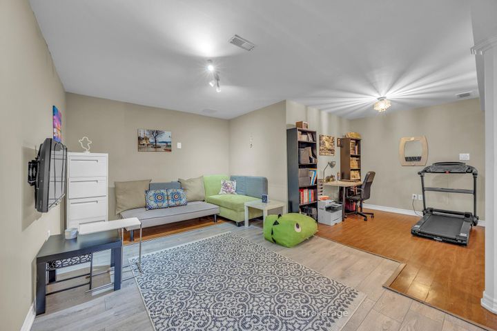 Photo 8 at 926 Willowdale Avenue, Newtonbrook East, Toronto