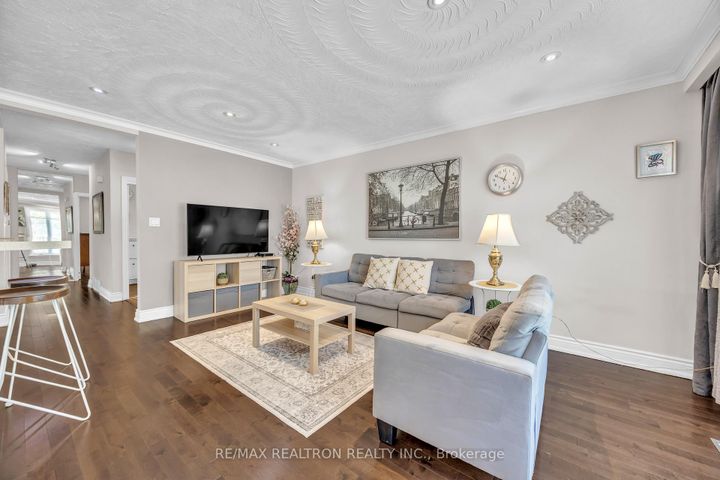 Photo 13 at 926 Willowdale Avenue, Newtonbrook East, Toronto