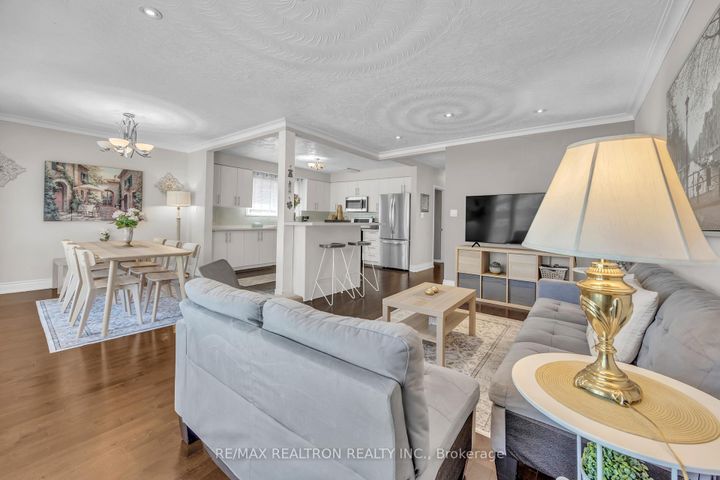 Photo 14 at 926 Willowdale Avenue, Newtonbrook East, Toronto